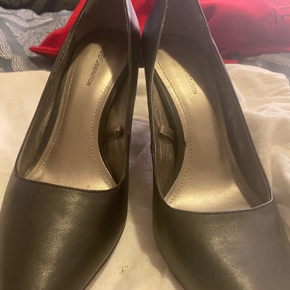 Gently used heels - Picture 2 of 4